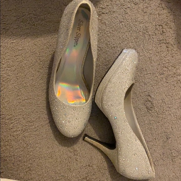 Heels - Picture 2 of 3